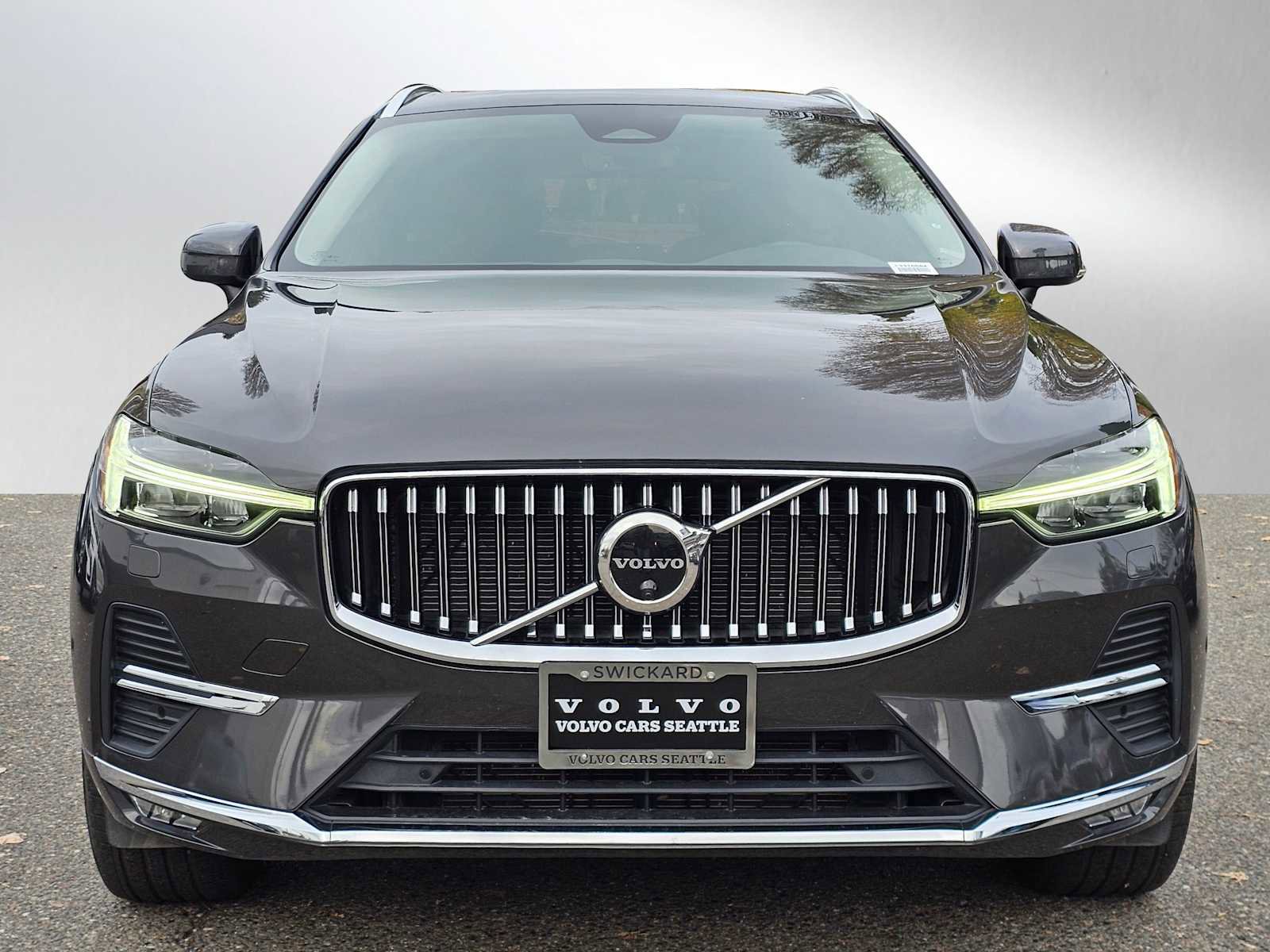 Certified 2023 Volvo XC60 B5 Plus w/ Climate Package image 2