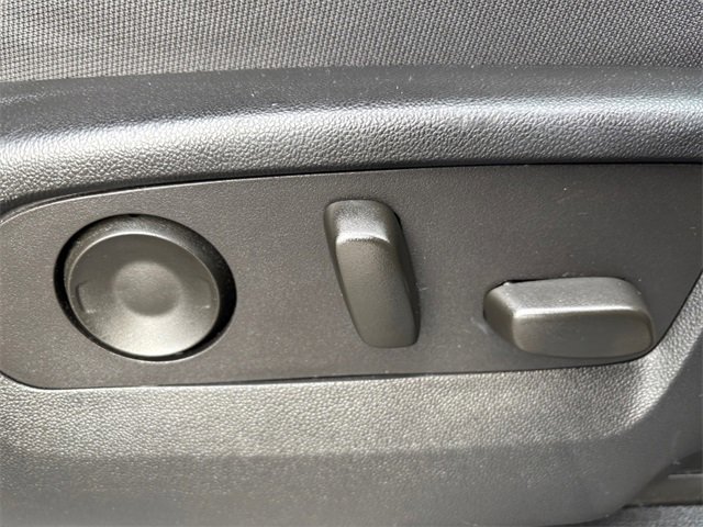 Used 2023 GMC Yukon XL SLE image 36