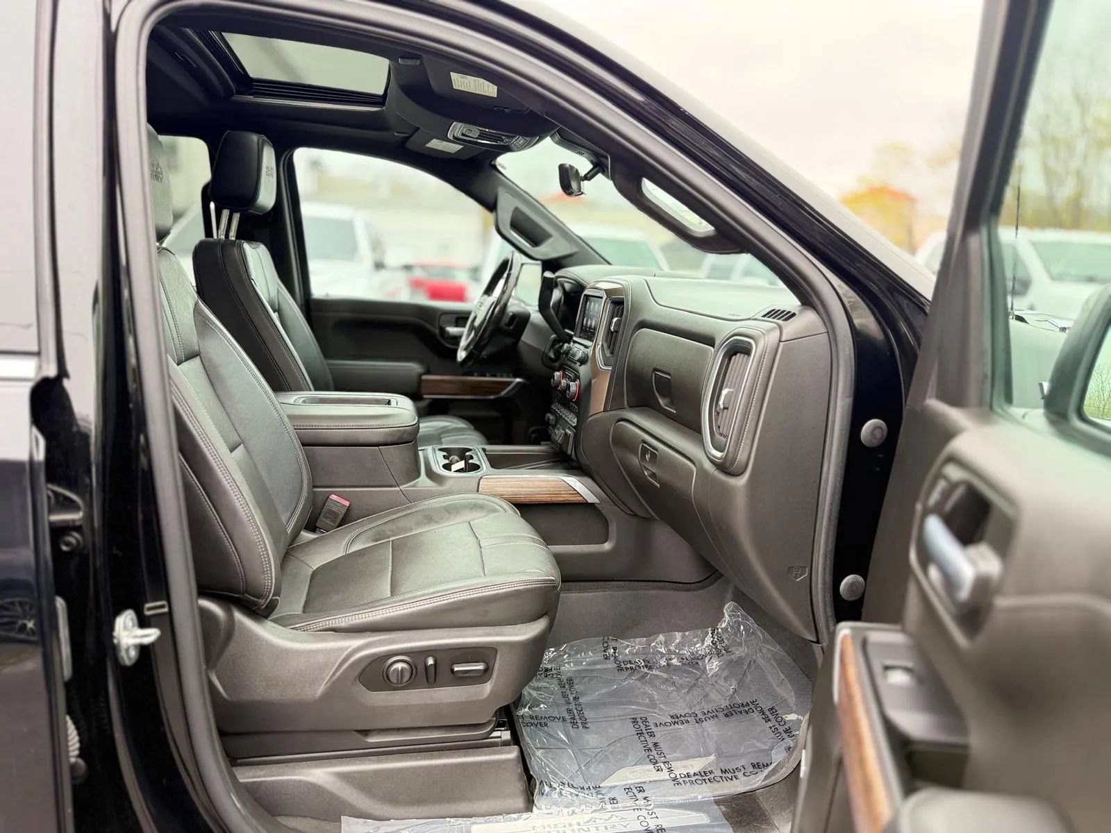 Used 2020 Chevrolet Silverado 1500 High Country w/ Technology Package AWD/4WD image 27
