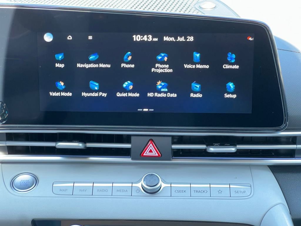 New 2025 Hyundai Elantra Limited image 9