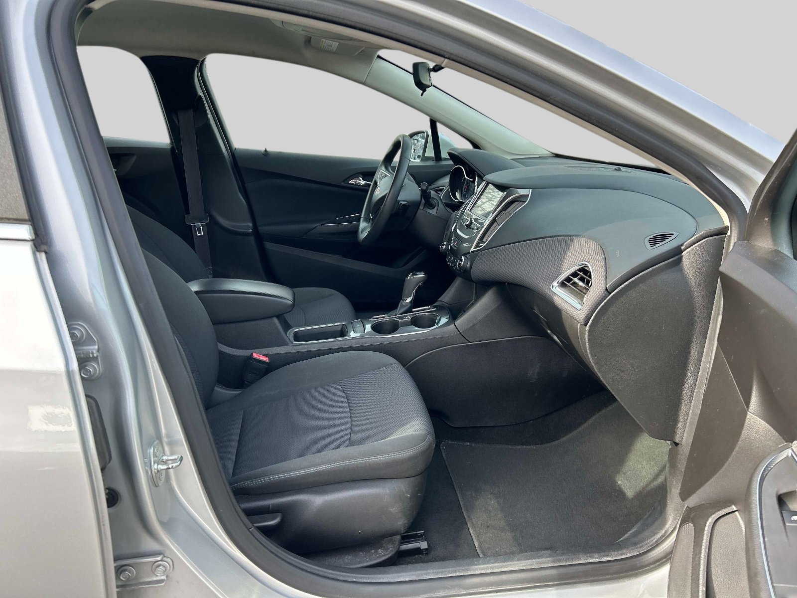 Used 2017 Chevrolet Cruze LT w/ Convenience Package image 17