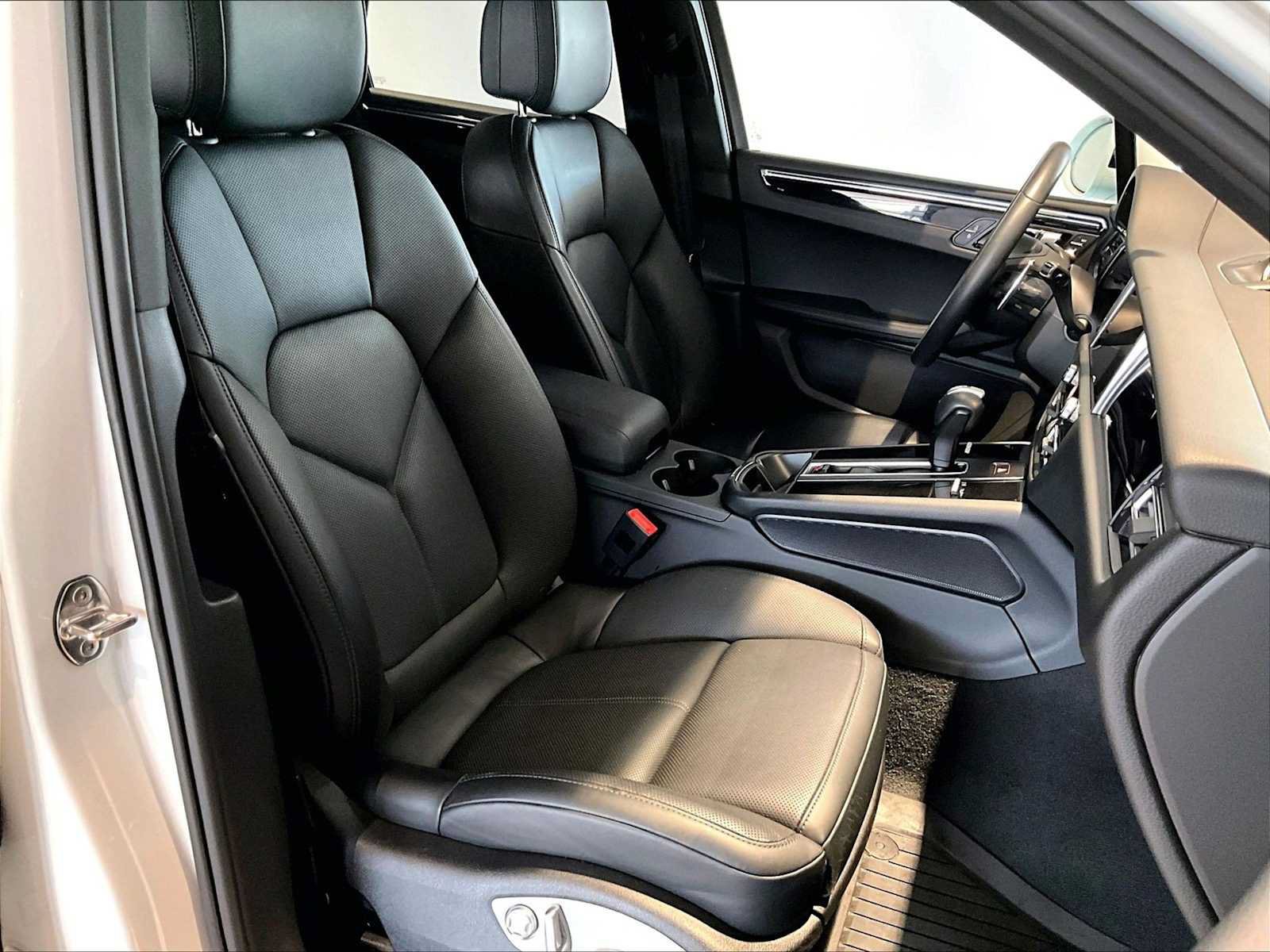 Used 2026 Porsche Macan AWD/4WD image 22