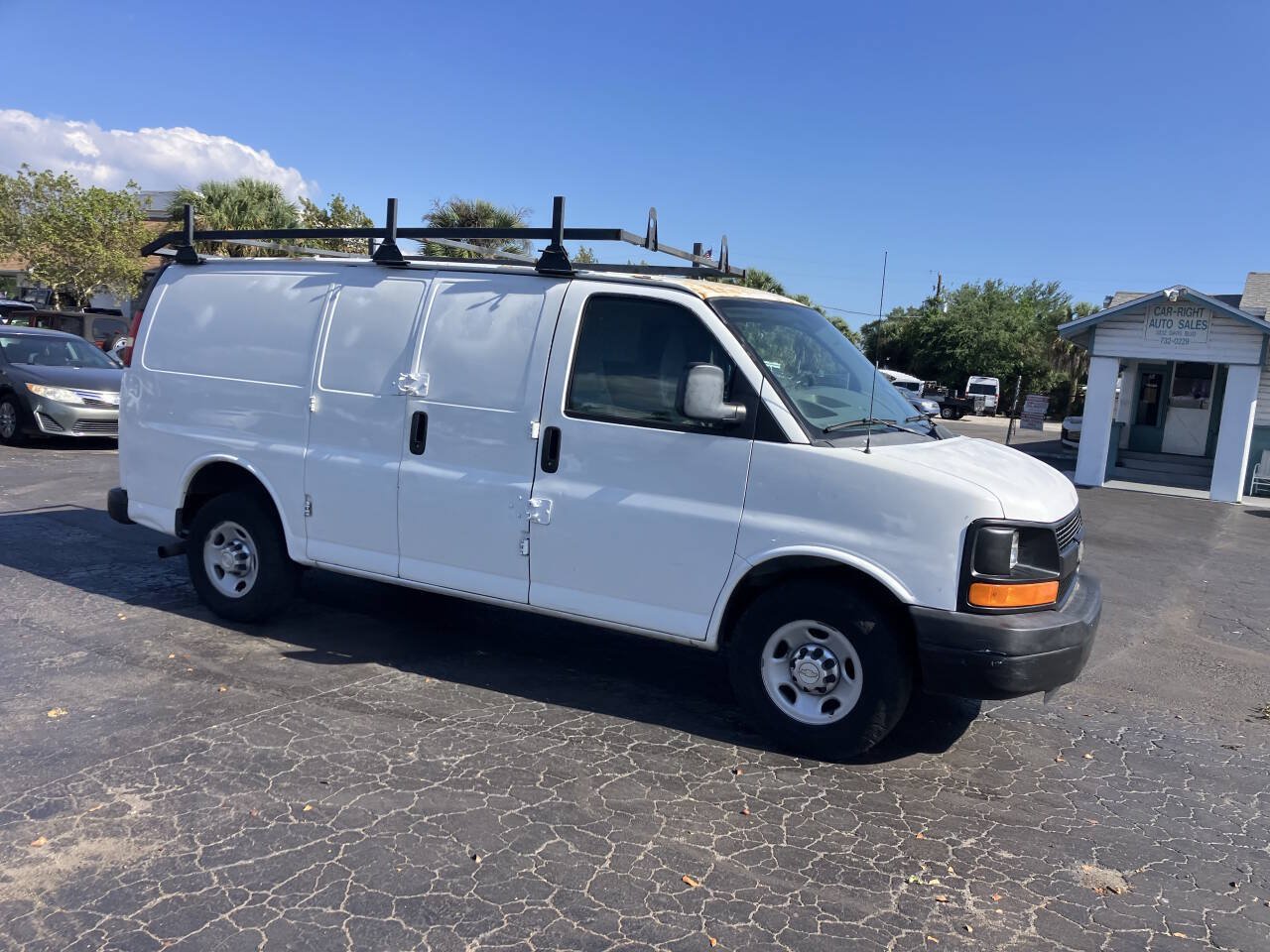 Used 2010 Chevrolet Express 2500 RWD image 12
