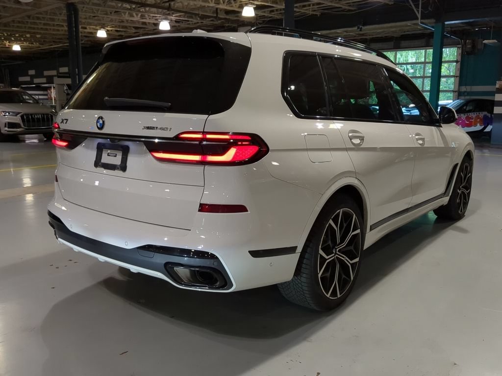 Used 2023 BMW X7 xDrive40i w/ Executive Package AWD/4WD image 8