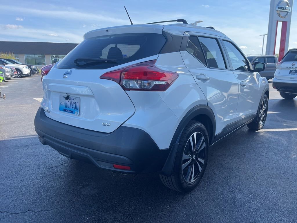 Used 2018 Nissan Kicks SV image 2