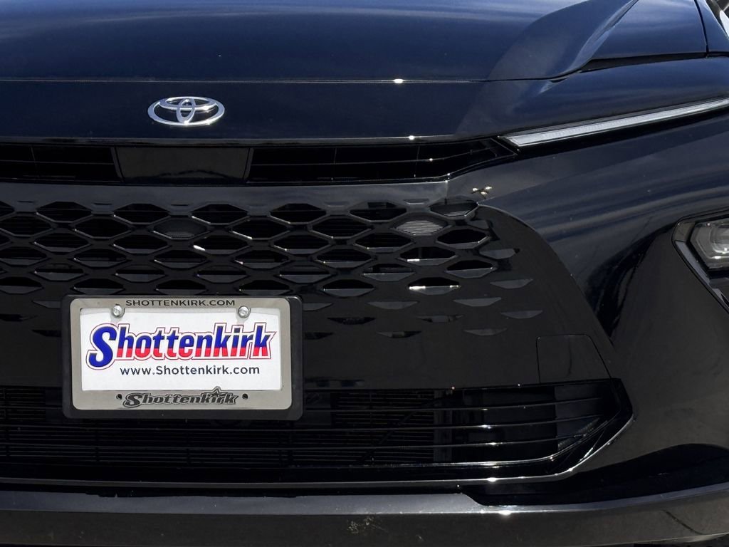 Used 2025 Toyota Crown Signia image 8