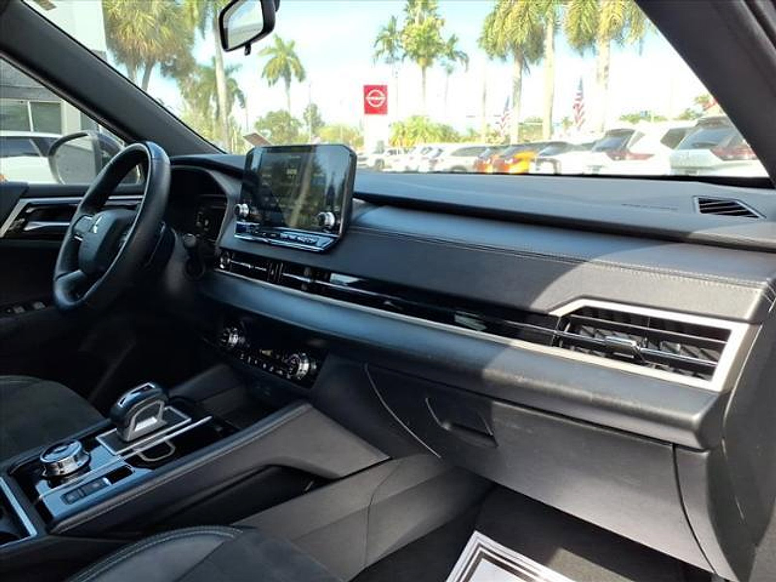 Used 2023 Mitsubishi Outlander SE Black Edition image 20