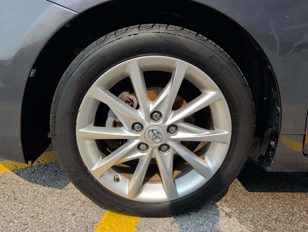 Used 2014 Toyota Prius V Five FWD image 4