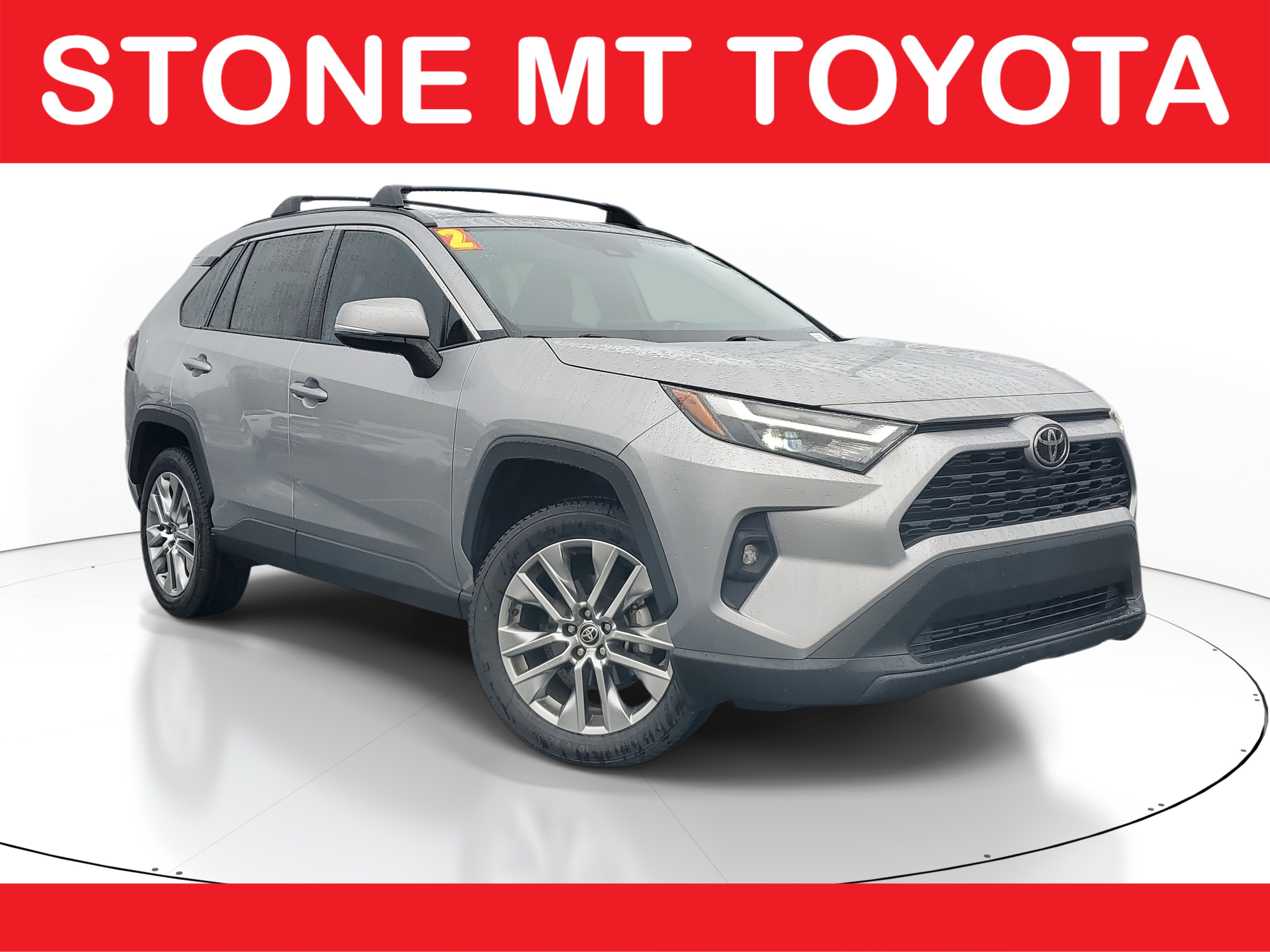 Used 2022 Toyota RAV4 XLE Premium image 1