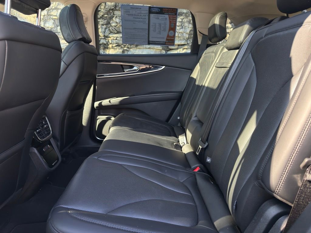 Used 2022 Lincoln Nautilus Reserve image 12