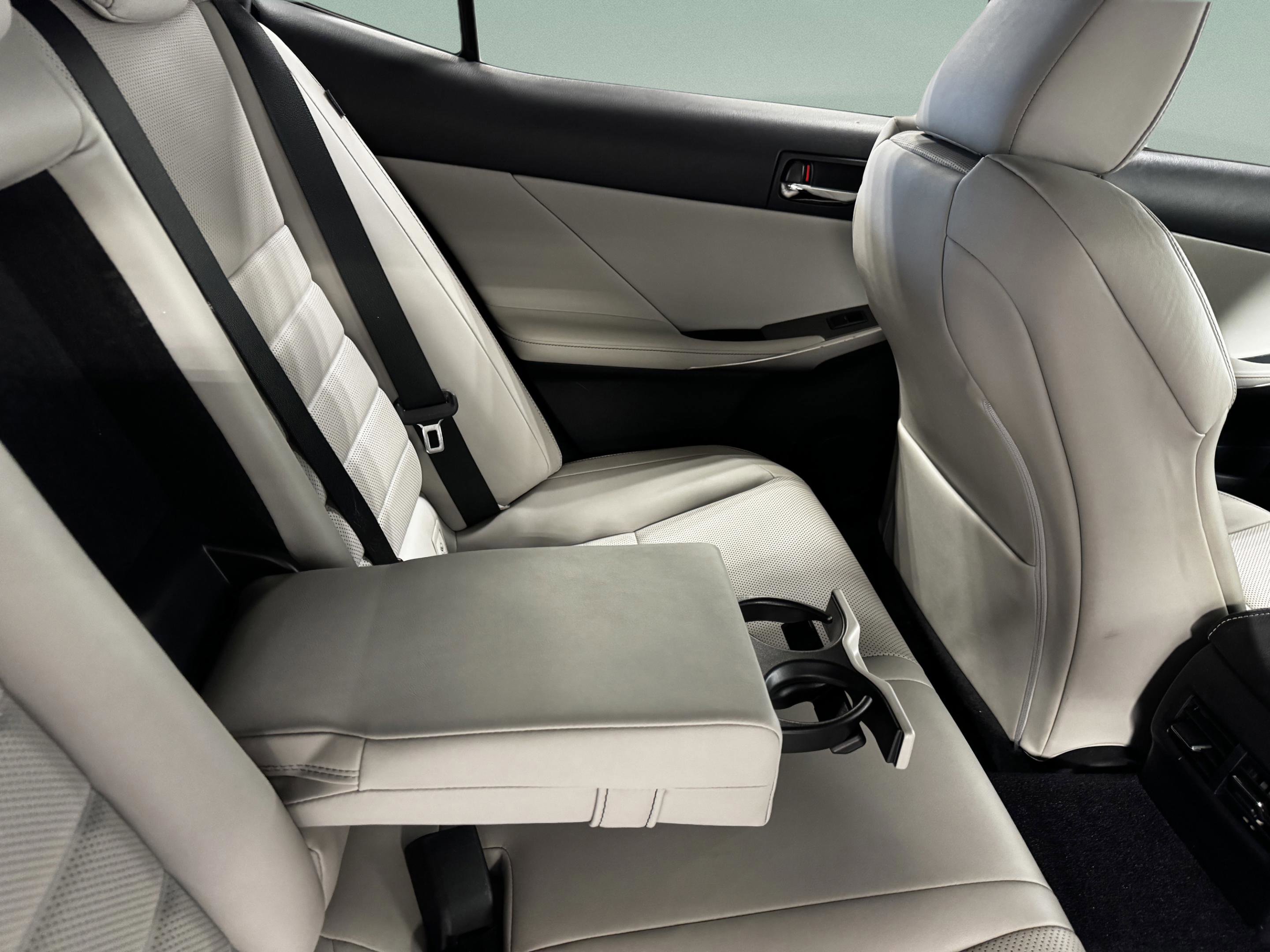 Used 2014 Lexus IS 250 w/ F-Sport Package RWD image 33