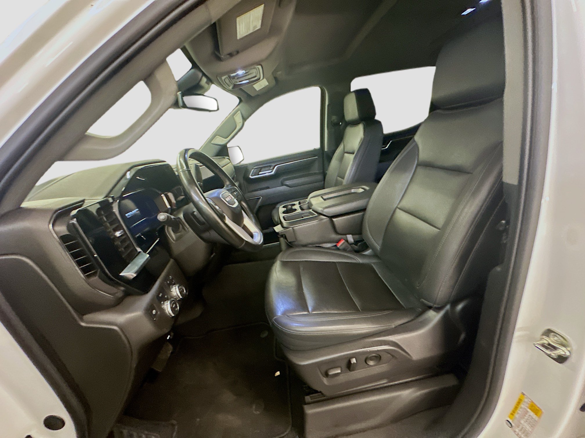 Used 2025 GMC Sierra 1500 SLT AWD/4WD image 13