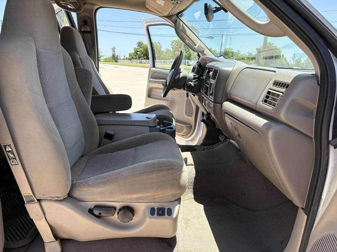 Used 2003 Ford Excursion XLT RWD image 13