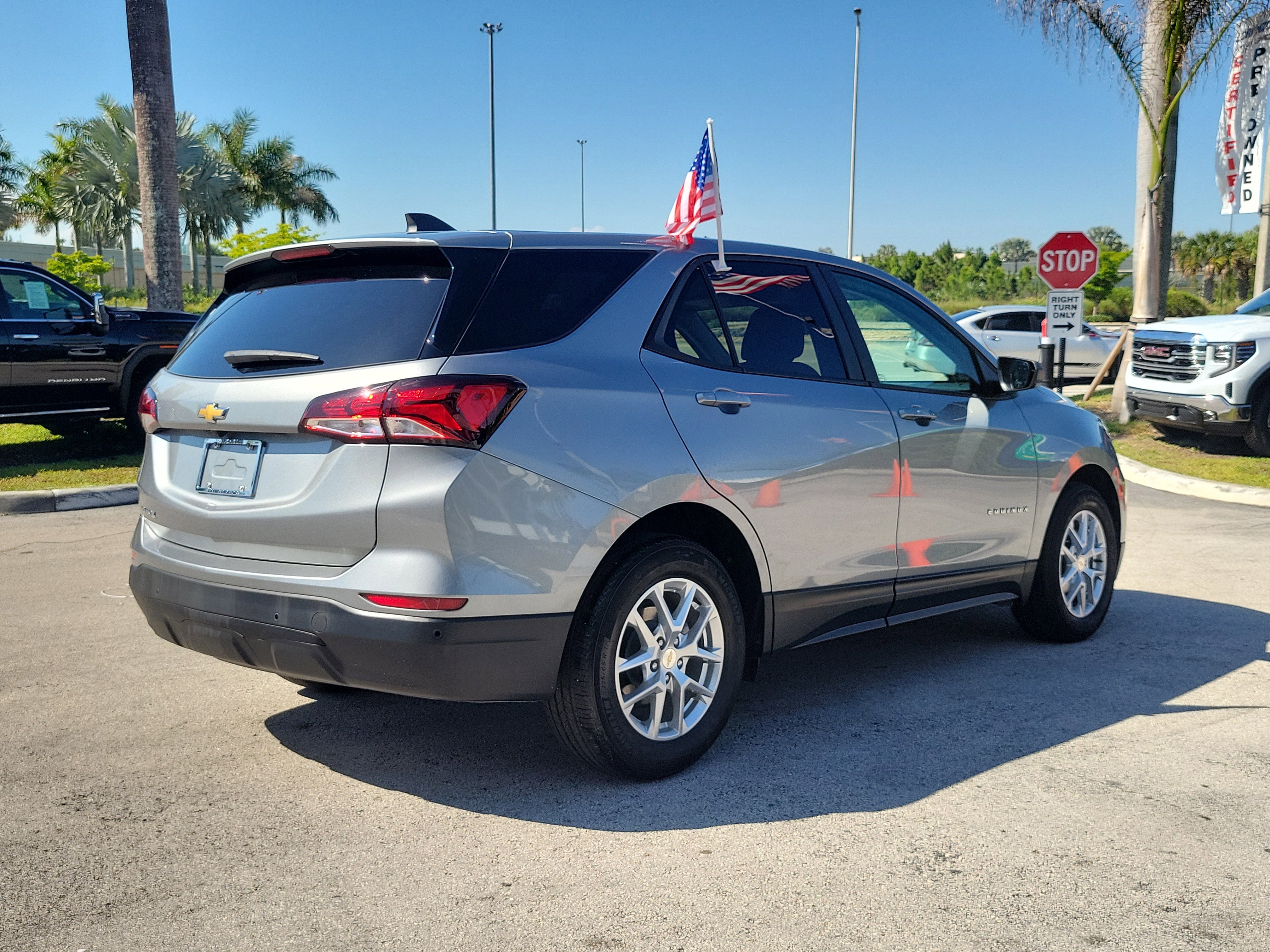 Used 2024 Chevrolet Equinox LS w/ LS Convenience Package FWD image 5