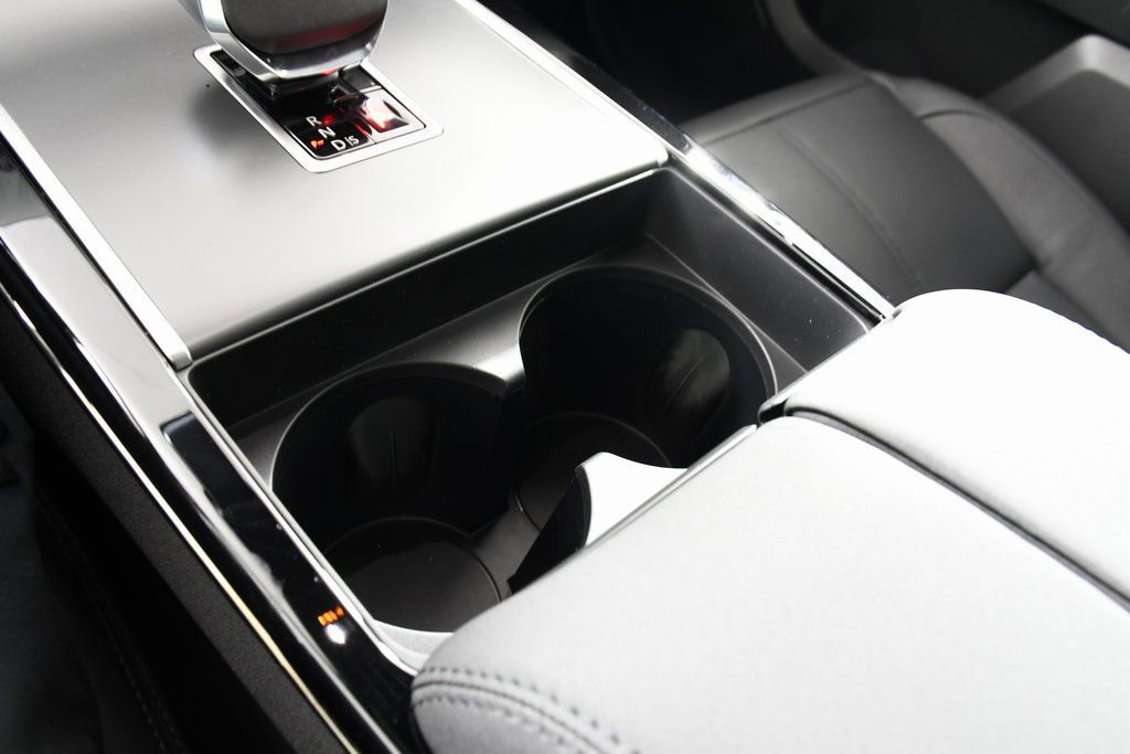 Certified 2025 Land Rover Range Rover Velar Dynamic SE image 32