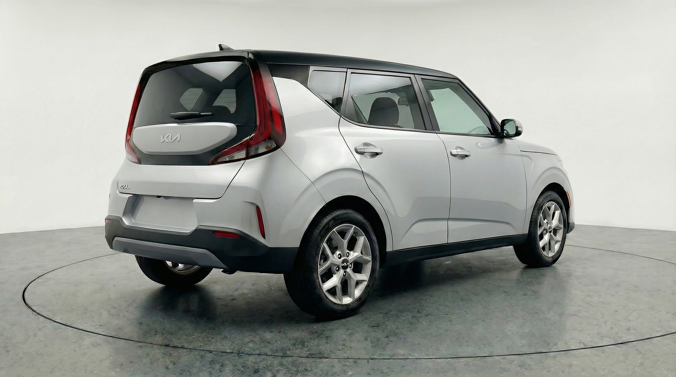 Used 2025 Kia Soul LX w/ LX Technology Package FWD image 9