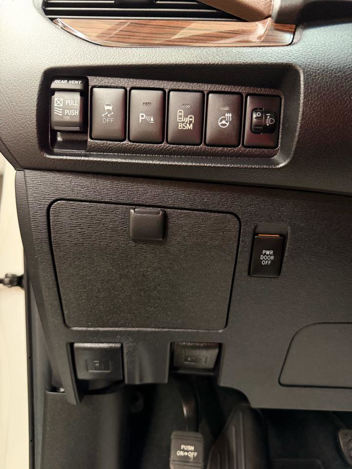 Used 2017 Toyota Sienna Limited Premium w/ Advanced Technology Package FWD image 17