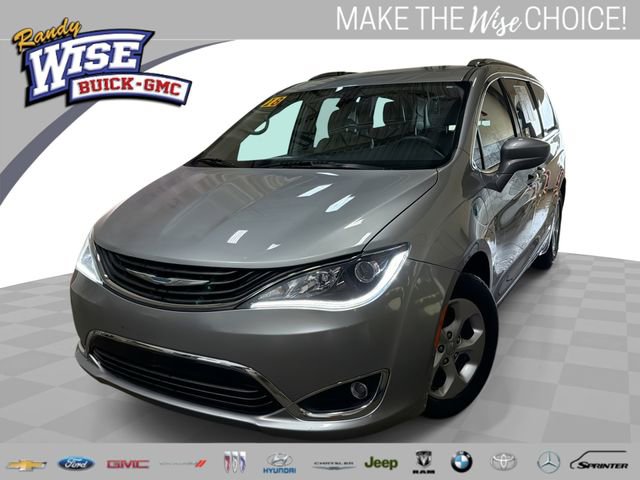 Used 2018 Chrysler Pacifica Touring-L image 1
