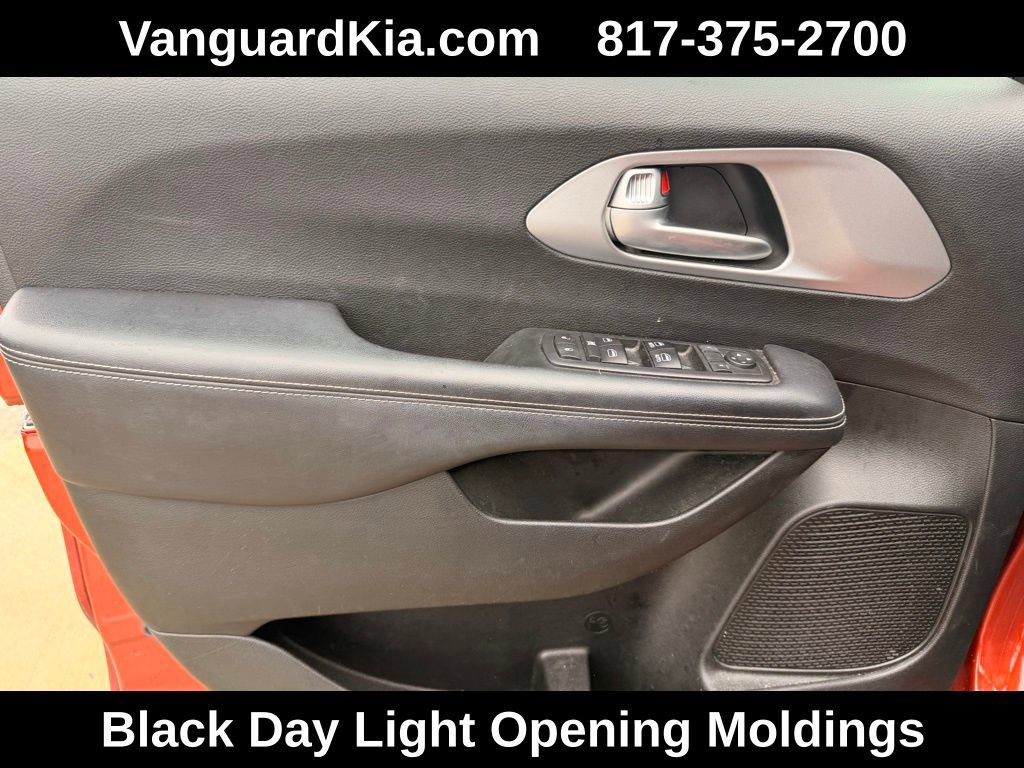 Used 2018 Chrysler Pacifica Touring-L w/ Premium Audio Group image 17