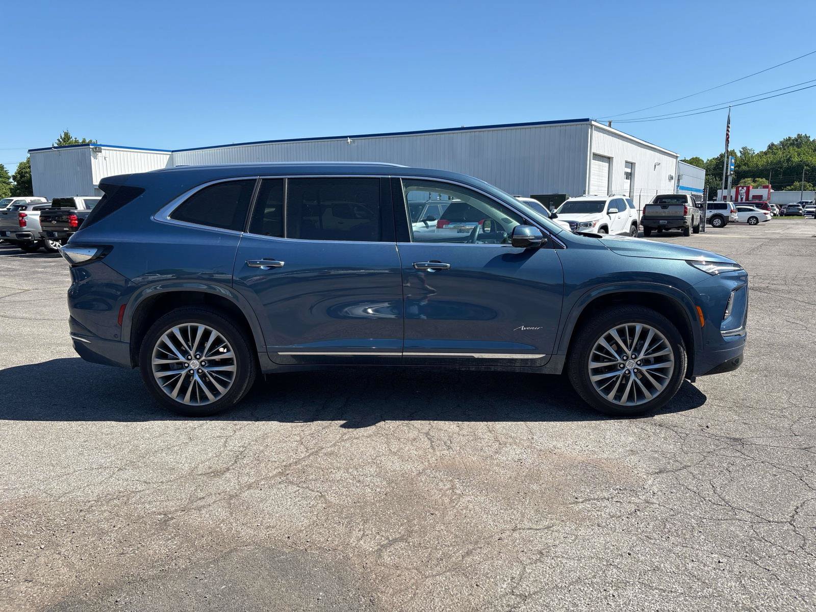 Used 2025 Buick Enclave Avenir w/ Super Cruise Package AWD/4WD image 7