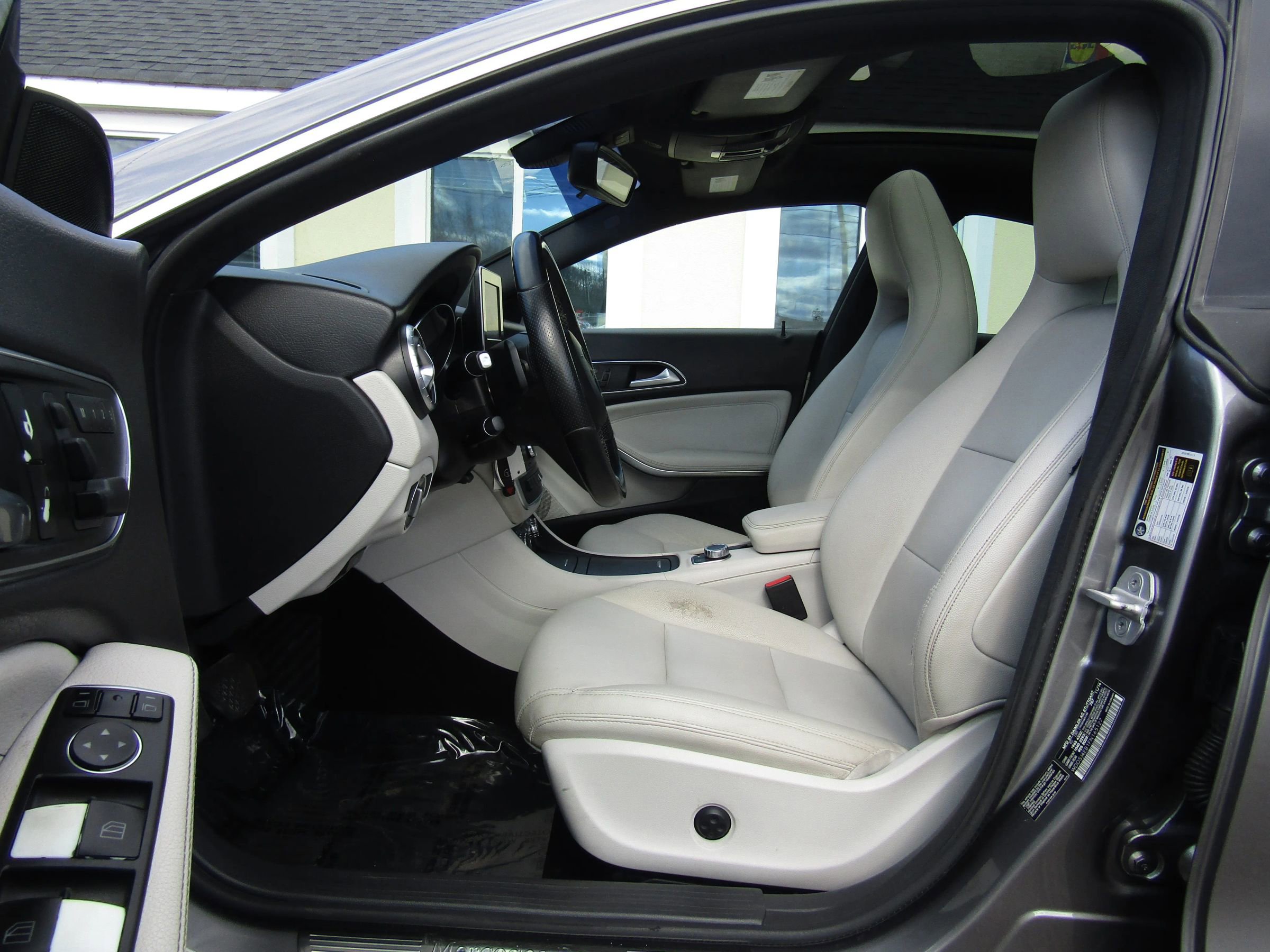 Used 2015 Mercedes-Benz CLA 250 image 13