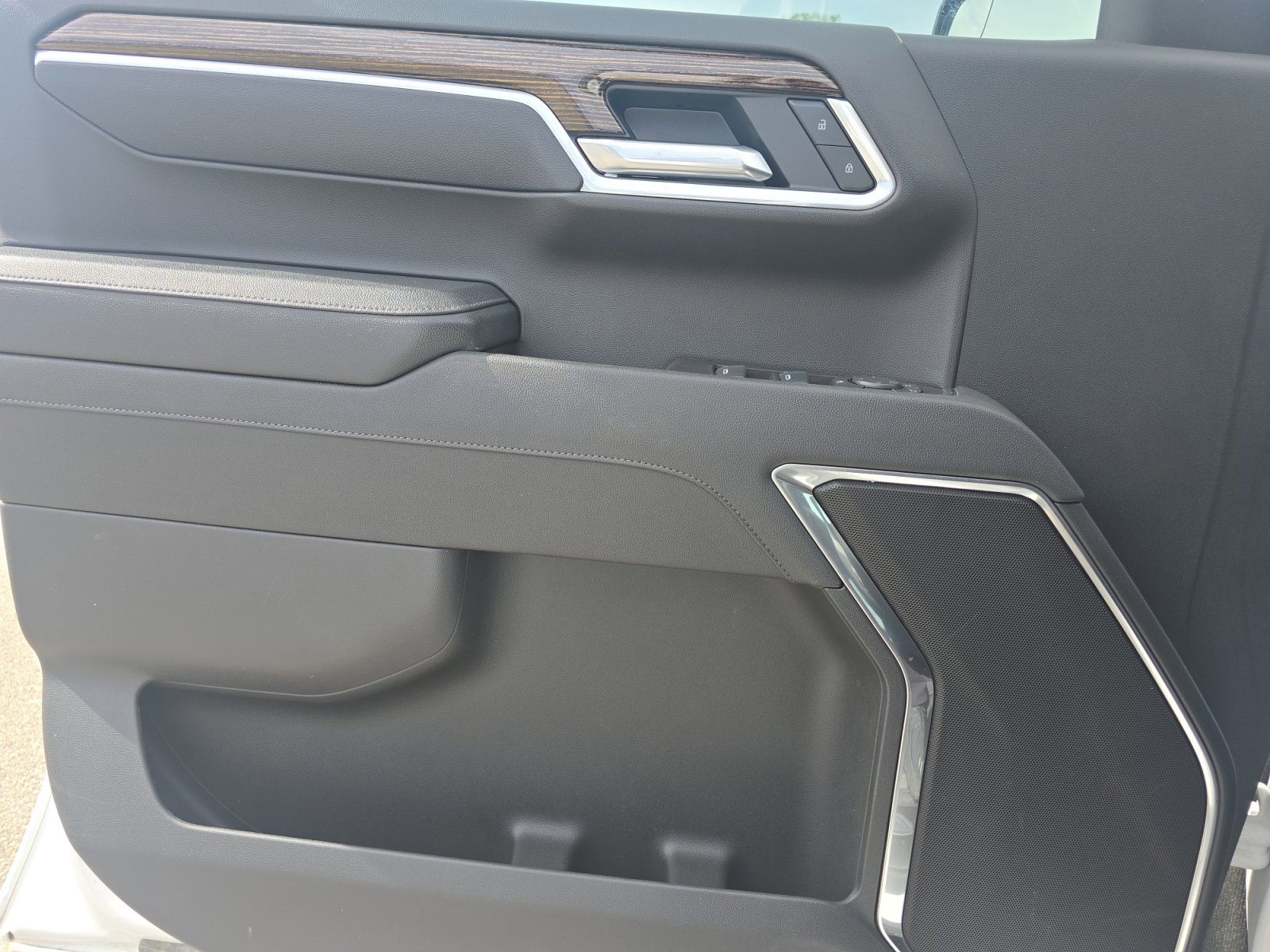 Used 2025 GMC Sierra 1500 Elevation image 27