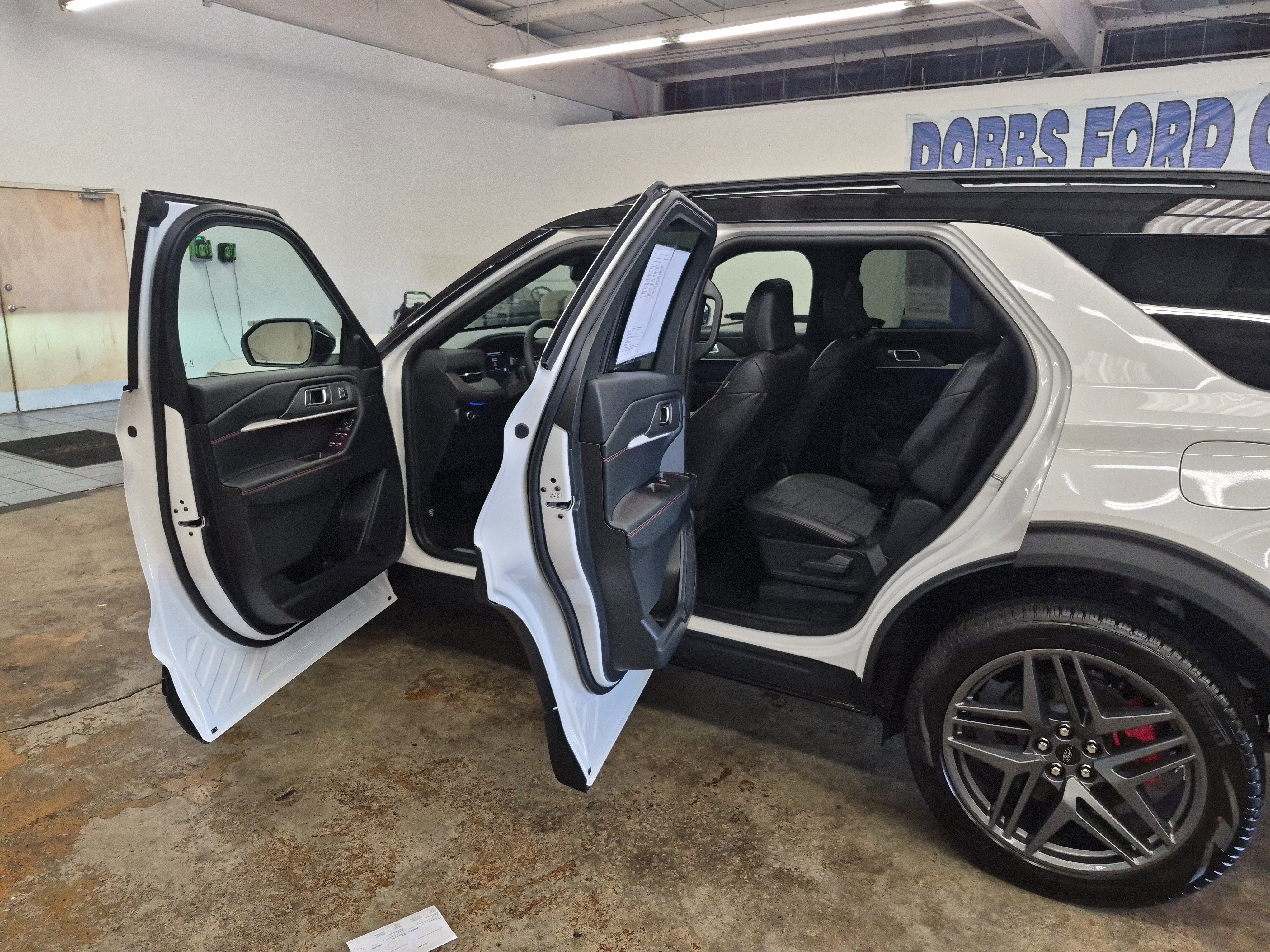 Used 2025 Ford Explorer ST-Line w/ Premium Package AWD/4WD image 16