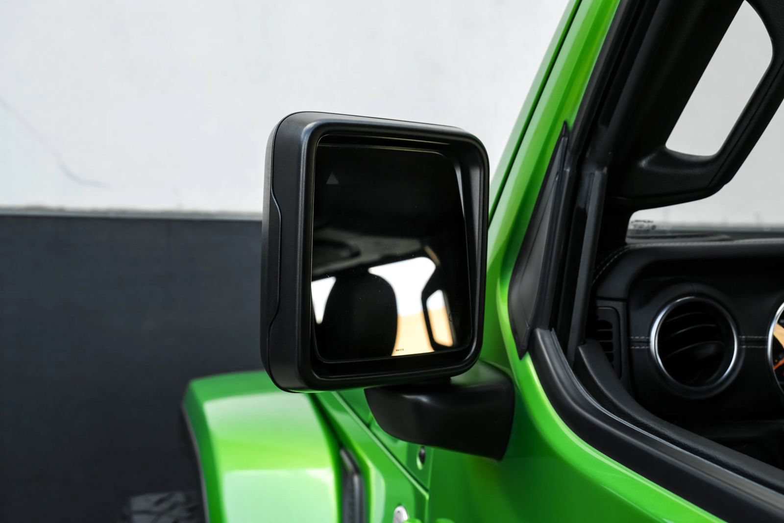 Used 2019 Jeep Wrangler Unlimited Sahara AWD/4WD image 39