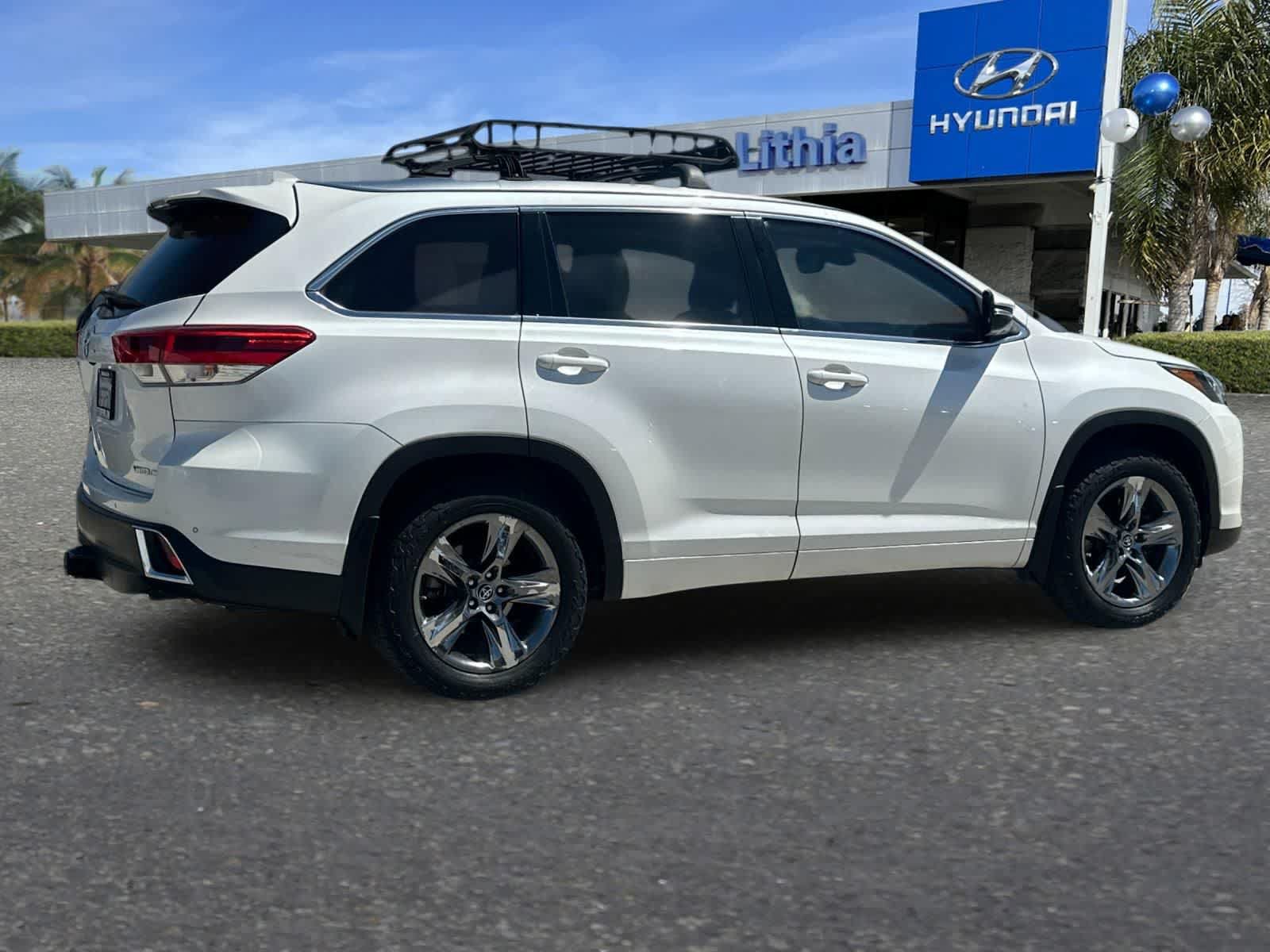 Used 2018 Toyota Highlander Limited Platinum AWD/4WD image 3