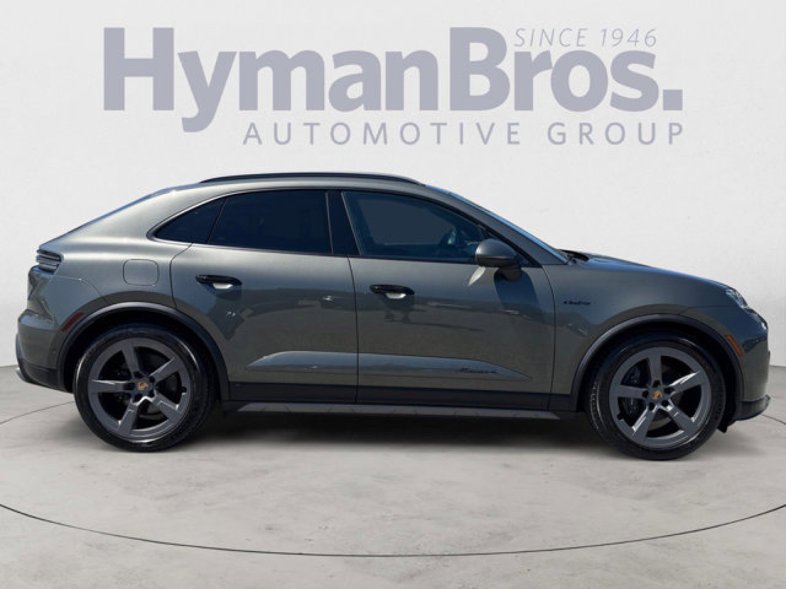 Used 2024 Porsche Macan 4 Electric w/ Premium Package AWD/4WD image 2