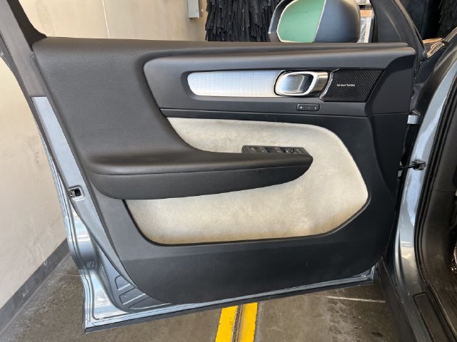 Used 2019 Volvo XC40 T5 Momentum AWD/4WD image 34