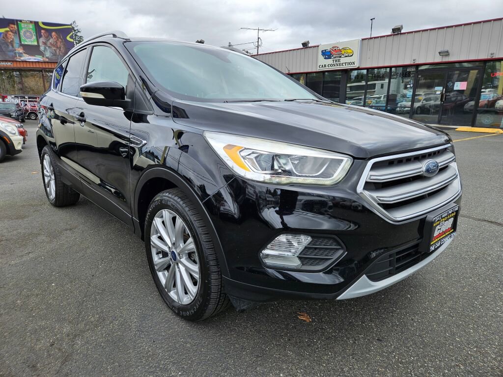 Used 2017 Ford Escape Titanium image 3