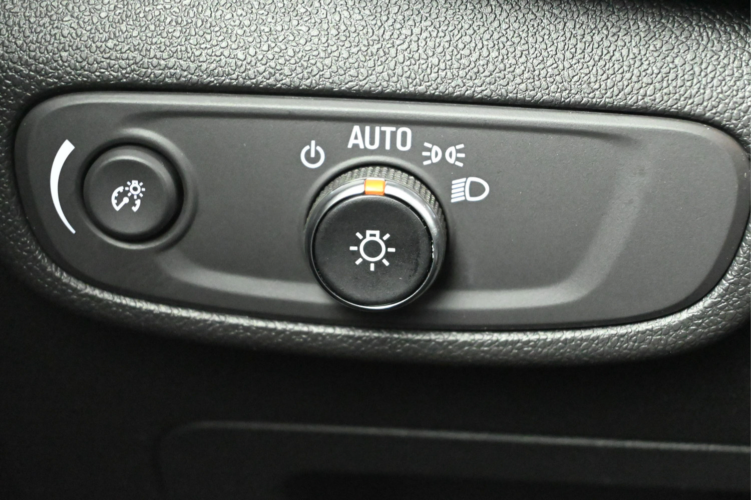 Used 2025 Chevrolet TrailBlazer LT AWD/4WD image 23