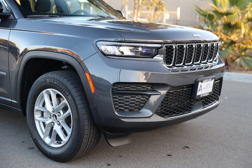 Used 2025 Jeep Grand Cherokee Laredo X w/ Trailer Tow Package AWD/4WD image 7