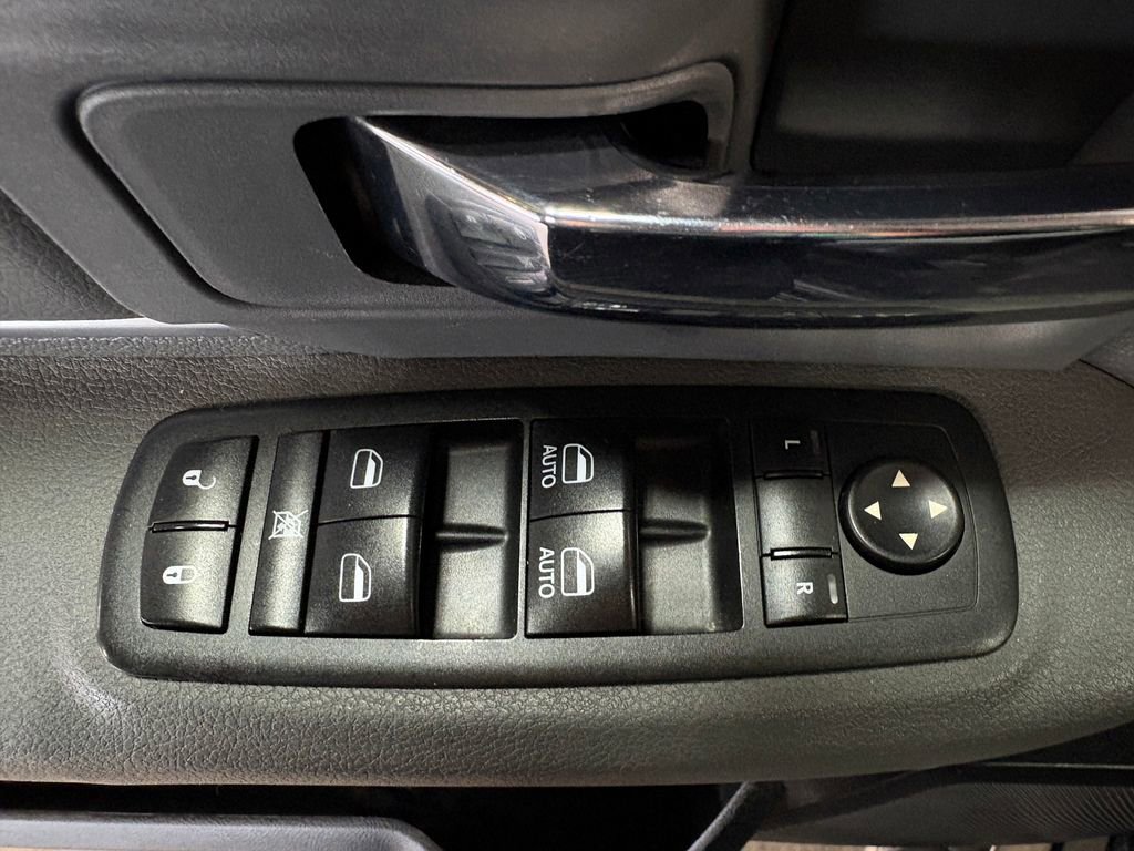 Used 2018 RAM 1500 Classic SLT image 19