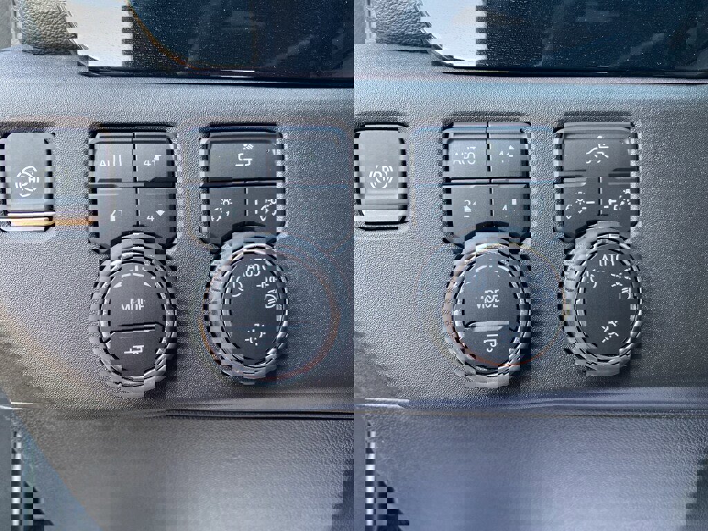 Used 2025 Chevrolet Silverado 1500 LT image 26