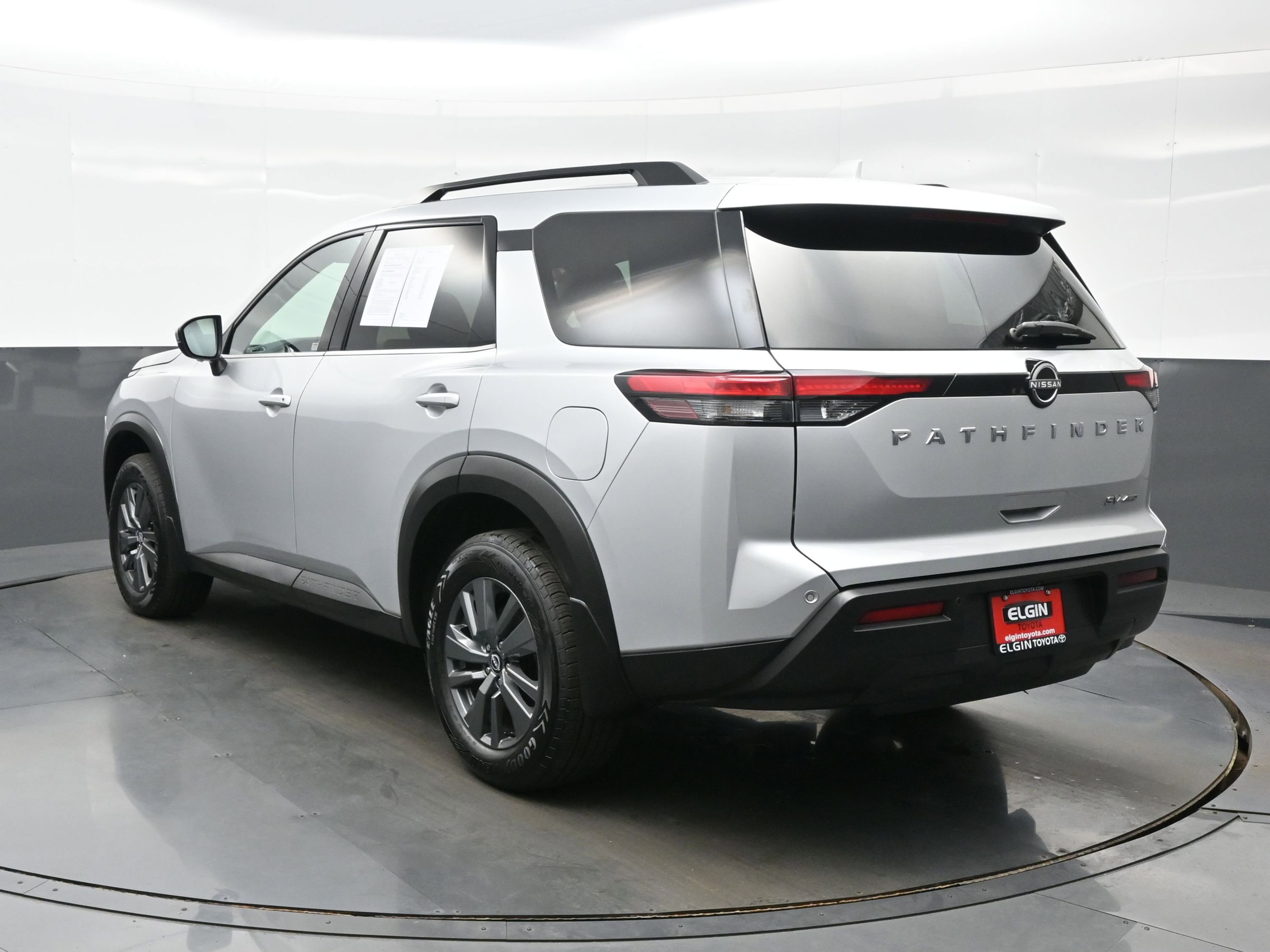 Used 2023 Nissan Pathfinder SV AWD/4WD image 4