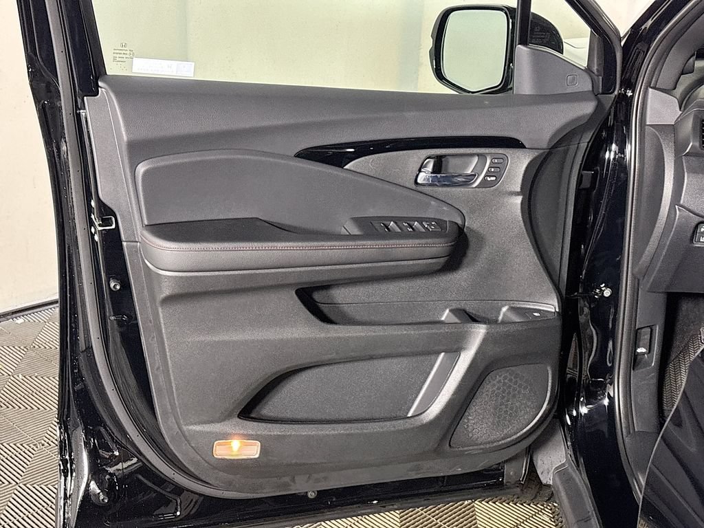 New 2026 Honda Ridgeline Black Edition image 10
