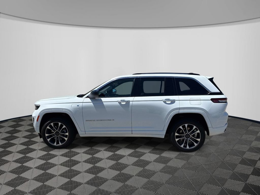 Used 2023 Jeep Grand Cherokee Overland w/ Luxury Tech Group IV AWD/4WD image 4