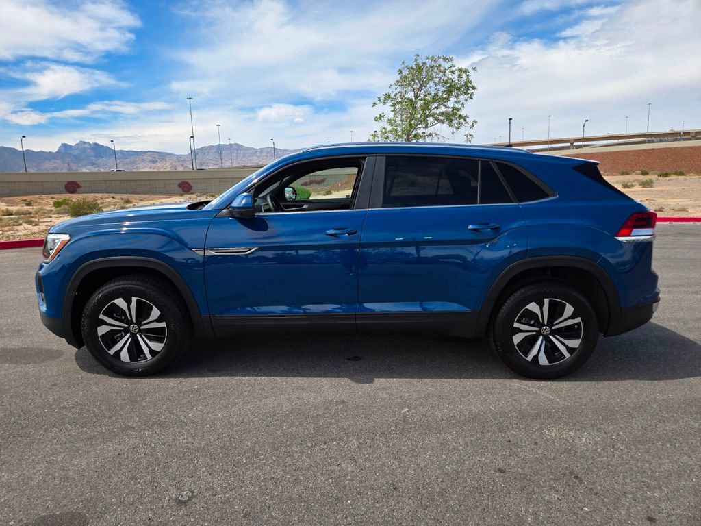 Certified 2025 Volkswagen Atlas Cross Sport SE FWD image 4
