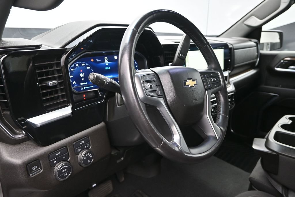 Used 2023 Chevrolet Silverado 1500 LT AWD/4WD image 12