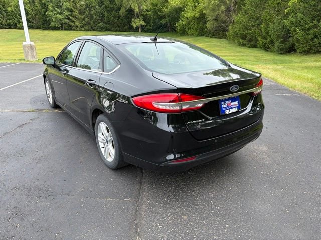 Used 2018 Ford Fusion SE w/ Fusion SE Technology Package FWD image 4