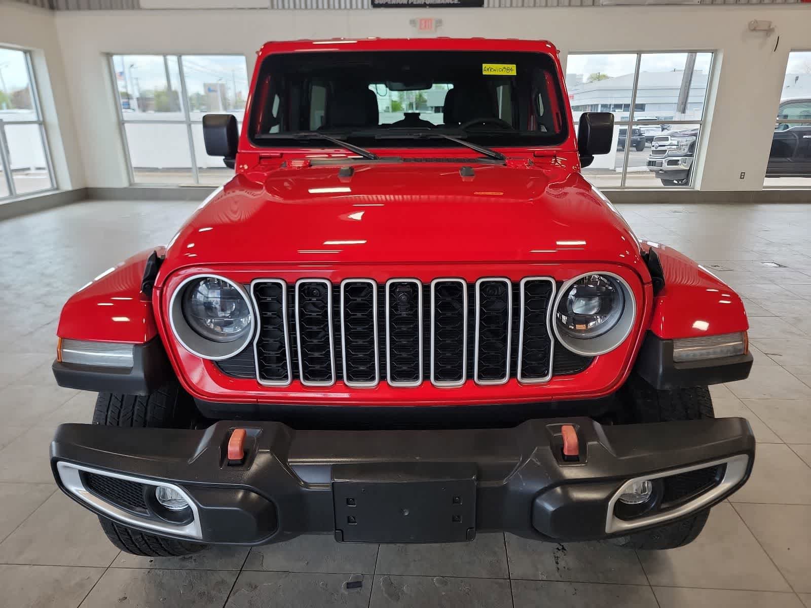 Used 2024 Jeep Wrangler Unlimited Sahara w/ Technology Group AWD/4WD image 3