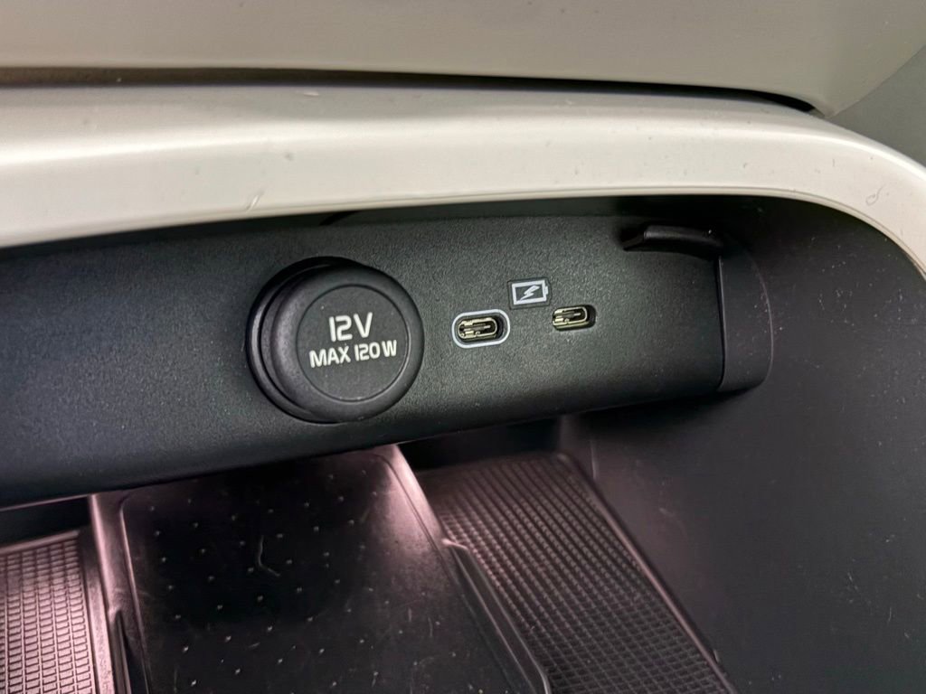 Used 2023 Volvo XC40 B5 Plus w/ Protection Package image 30