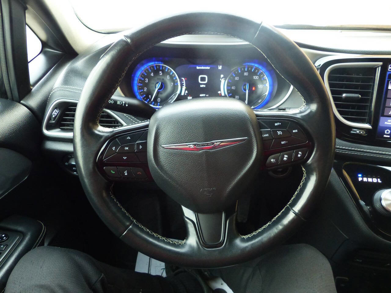 Used 2021 Chrysler Pacifica Touring w/ Uconnect Theater Family Group image 23