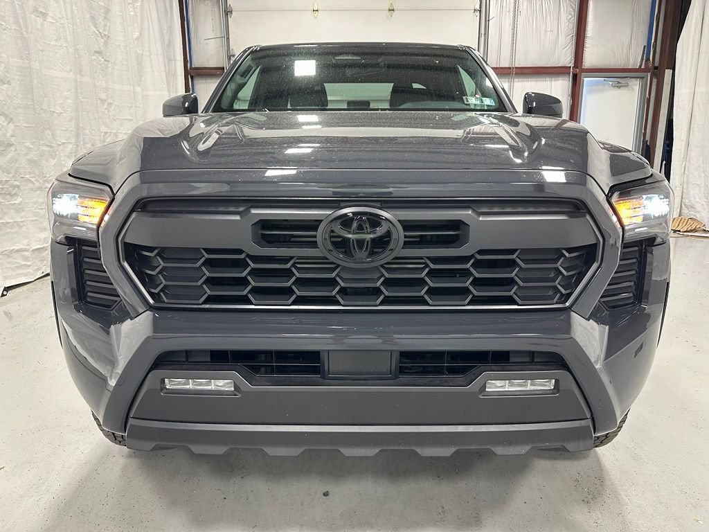 Used 2026 Toyota Tacoma TRD Off-Road AWD/4WD image 2
