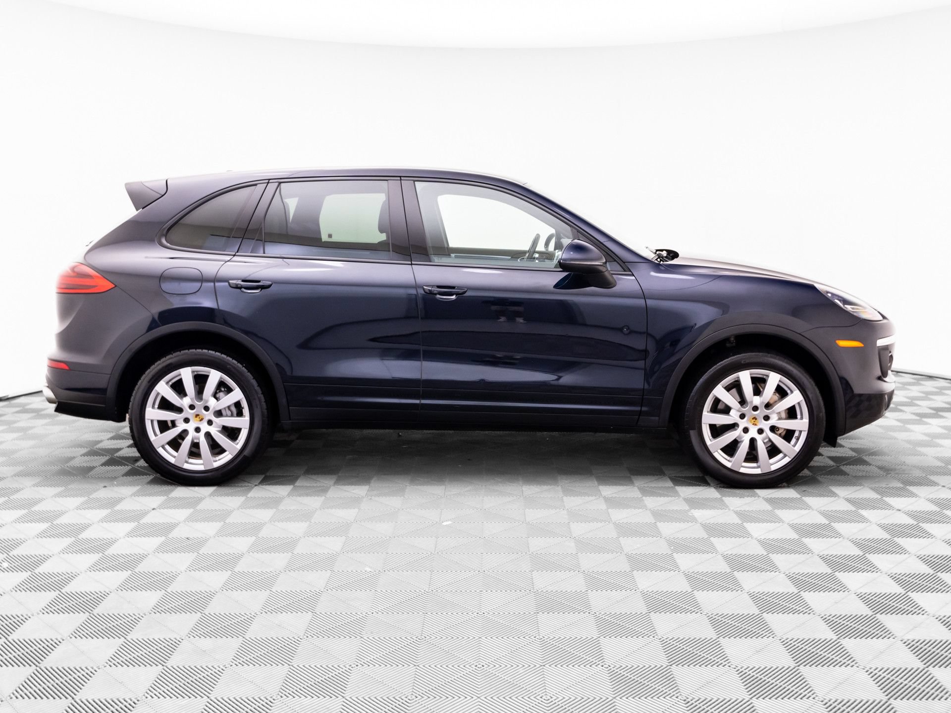 Used 2018 Porsche Cayenne S AWD/4WD image 7