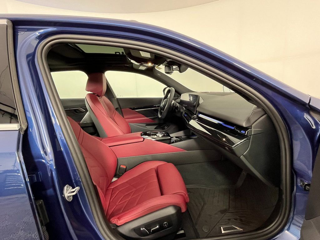 Certified 2025 BMW 530i xDrive 530i xDrive image 24