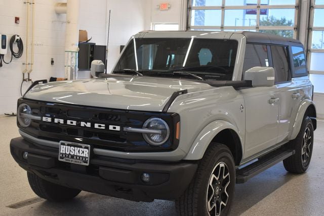 Used 2022 Ford Bronco Outer Banks AWD/4WD image 9