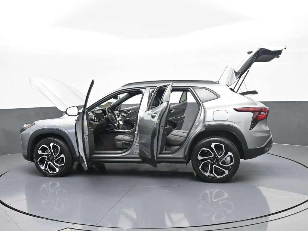 Used 2025 Chevrolet Trax RS w/ Driver Confidence Package image 63